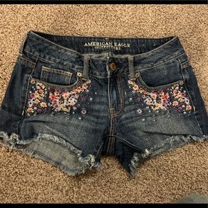 American Eagle Embroider Jean shorts.